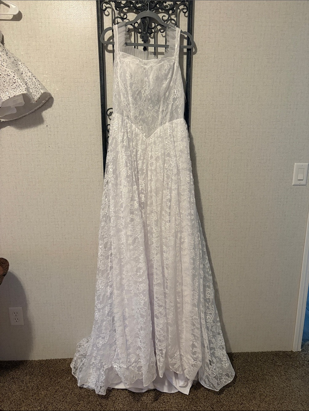 Sleeveless White Lace A-Line Bridal Gown
